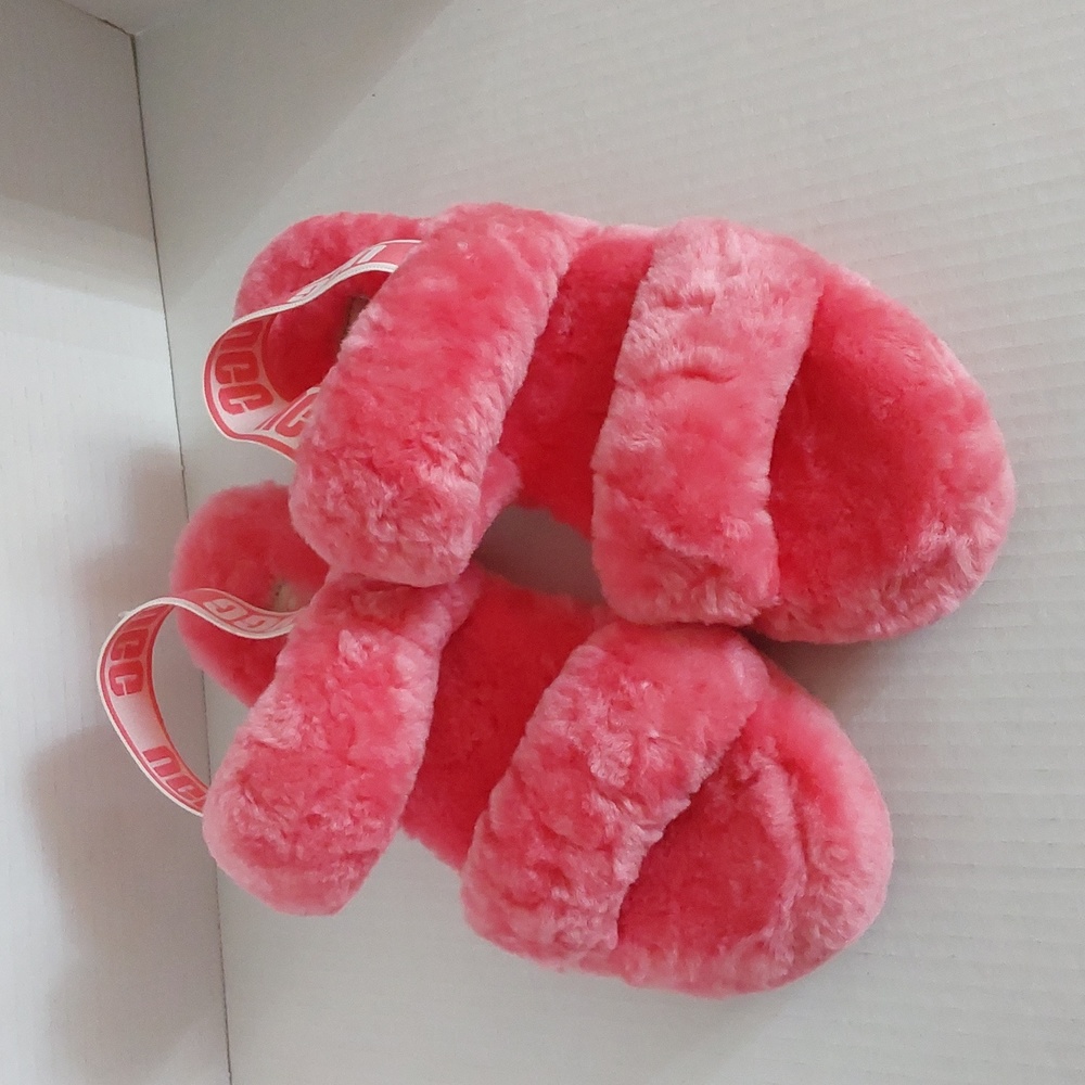 UGG slippers Women's Size 7 Color pink
